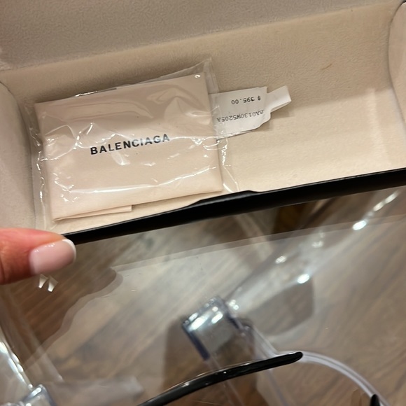 Balenciaga sunglasses with logo with case - Picture 3 of 4